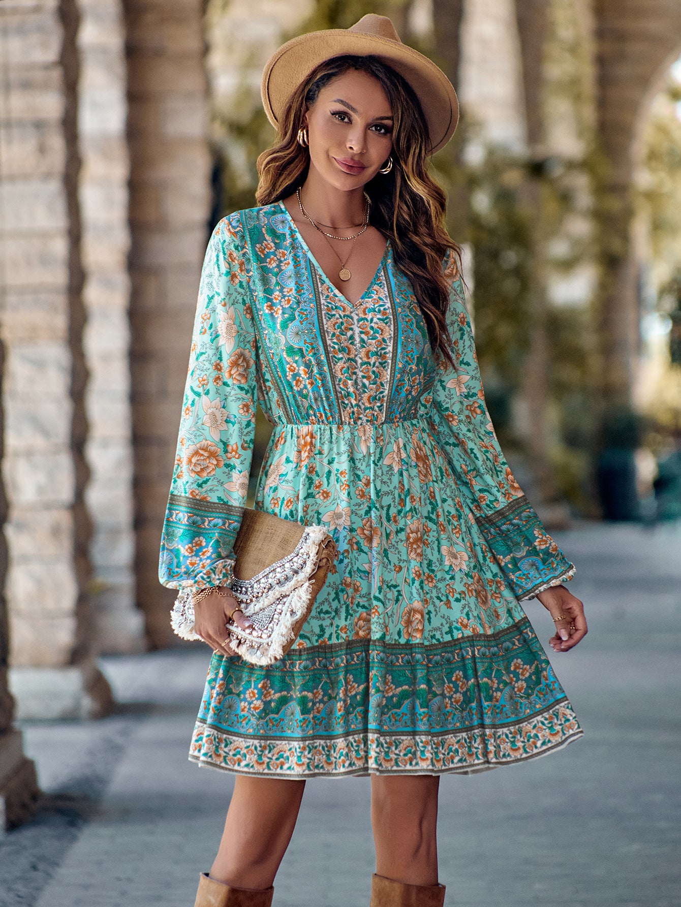 Gabrielle – Robe femme imprimée, col en V, à manches longues, cintrée à la taille.