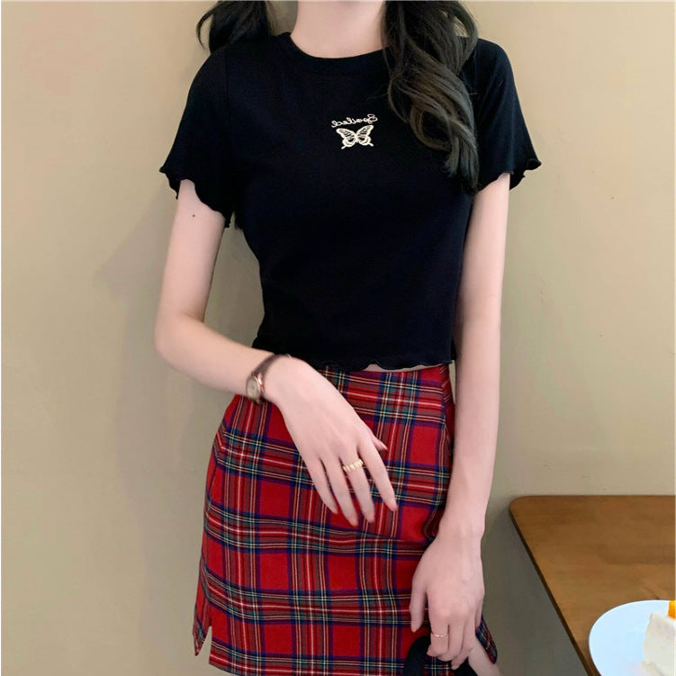 T-shirt brodé Papillon à Manches Courtes – Élégance et Confort au Quotidien