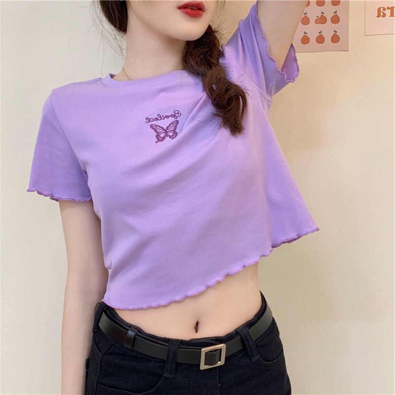 T-shirt brodé Papillon à Manches Courtes – Élégance et Confort au Quotidien
