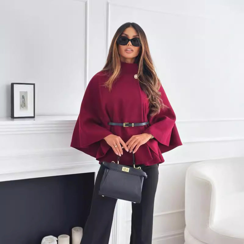Gabrielle, la Veste Cape Ceinturée : Élégance et Modernité.