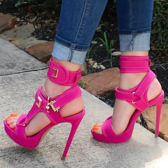 Sandales Glamour à Talons Aiguilles – Élégance Vertigineuse & Confort Chic