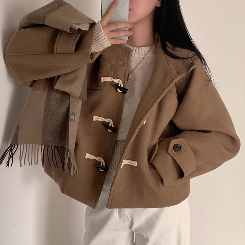 Le Blazer en Laine Court à Capuche et Manches Longues Léa : Élégance et Confort pour le Quotidien