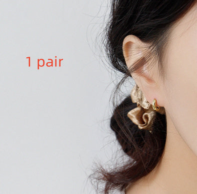 Léonie, les boucles qui marient finesse contemporaine et éclat naturel au quotidien