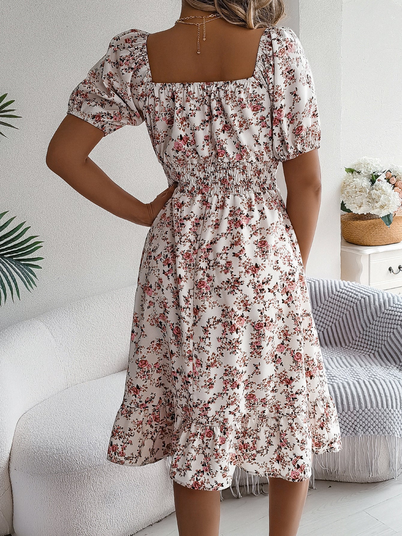 Robe d'été à fleurs – Col carré chic et volants féminins