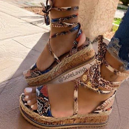 Charlotte : l’élégance intemporelle pour un été chic et confortable