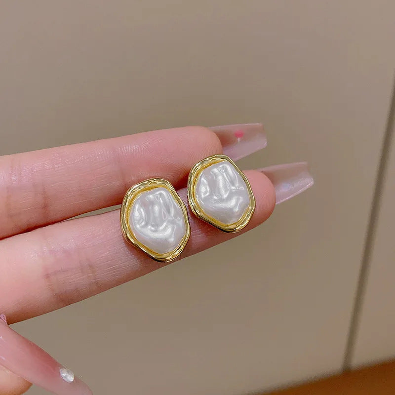 Boucles d’Oreilles Clémence – Perles Baroques Irrégulières Élégantes et Authentiques