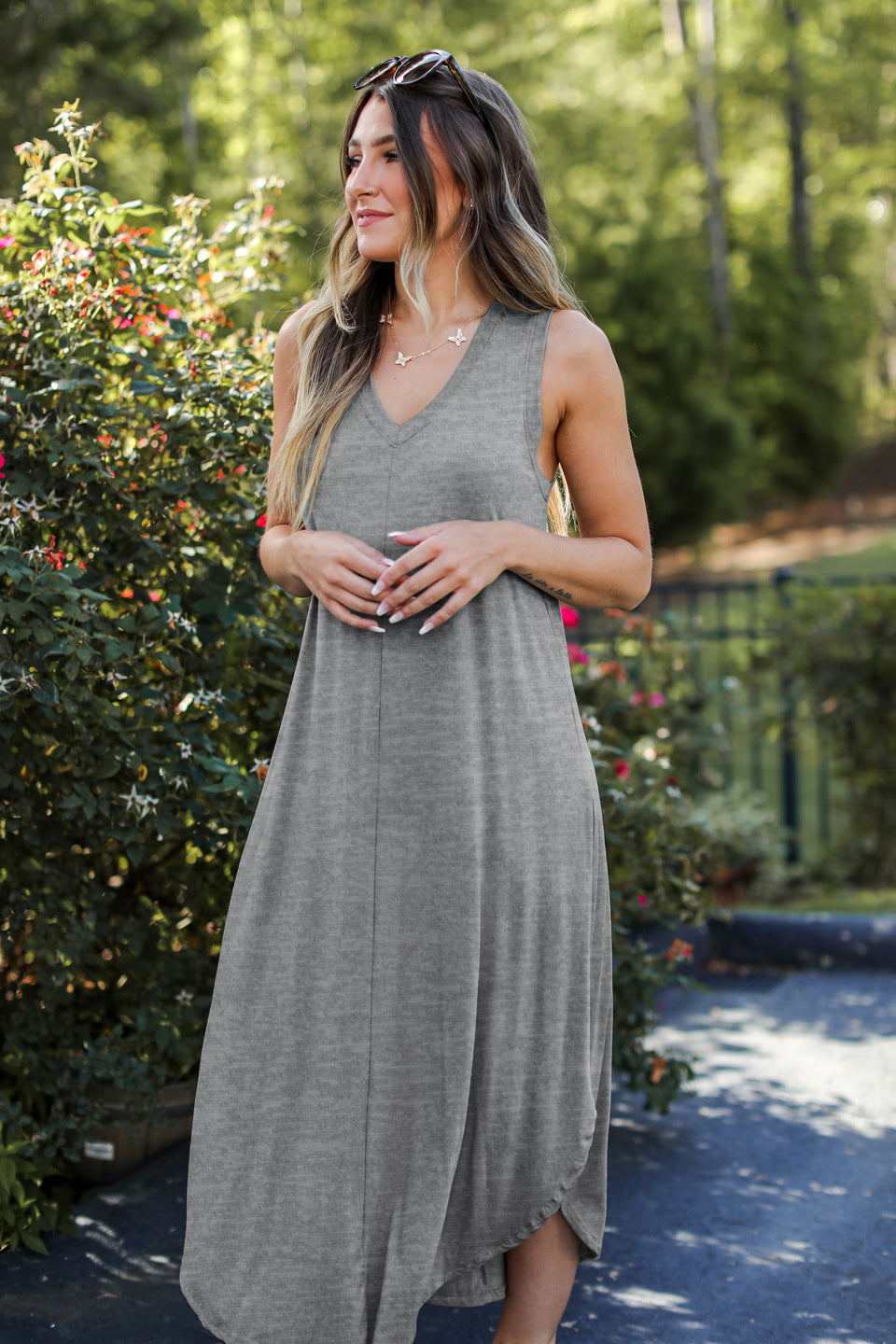 Éva, la simplicité élégante d’une robe ensoleillée au charme aérien