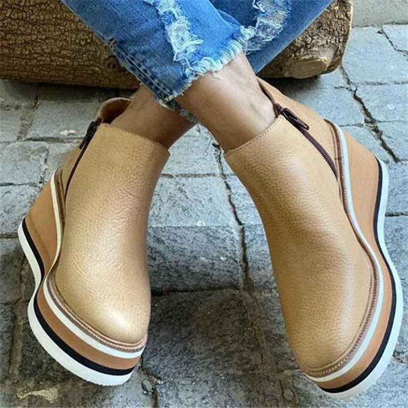 Bottes à Talon Compensé en Cuir Synthétique : Élégance et Confort pour Toutes les Occasions"
