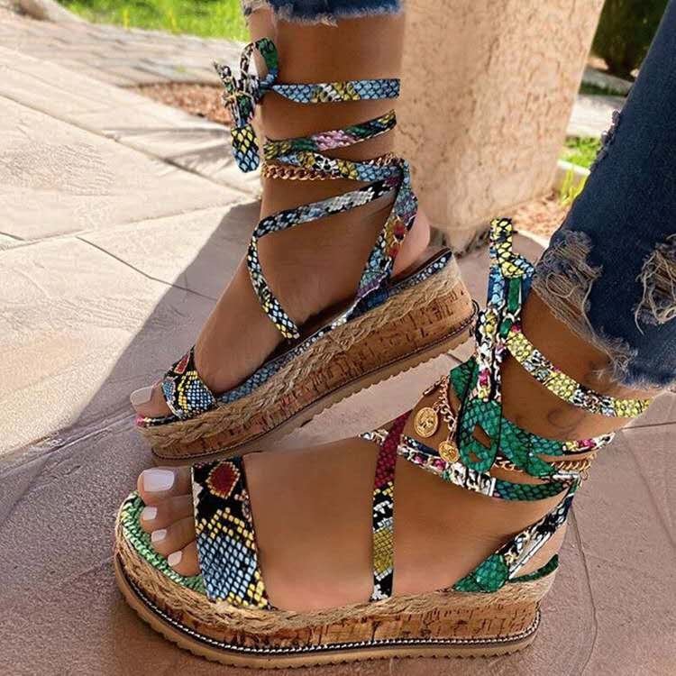 Charlotte : l’élégance intemporelle pour un été chic et confortable