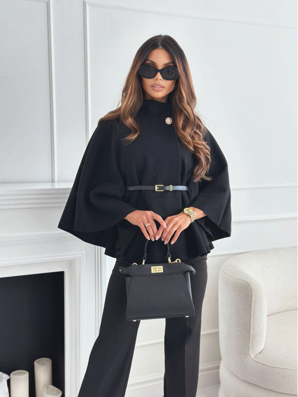 Gabrielle, la Veste Cape Ceinturée : Élégance et Modernité.
