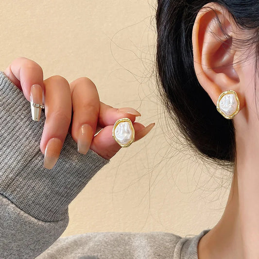 Boucles d’Oreilles Clémence – Perles Baroques Irrégulières Élégantes et Authentiques