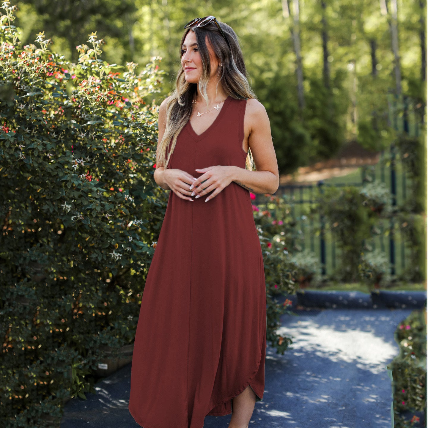 Éva, la simplicité élégante d’une robe ensoleillée au charme aérien
