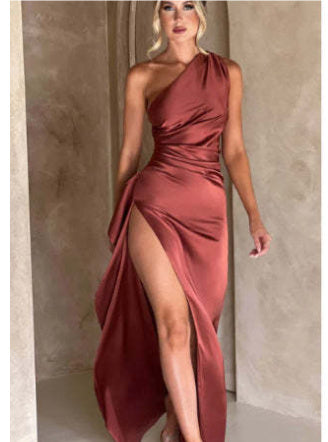 Le satin qui épouse vos courbes avec passion