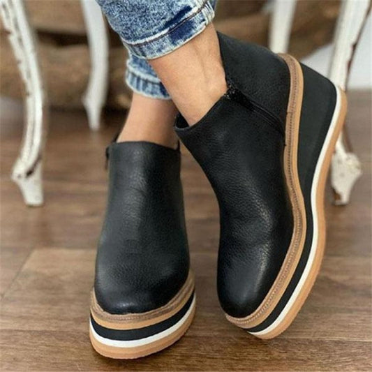 Bottes à Talon Compensé en Cuir Synthétique : Élégance et Confort pour Toutes les Occasions"