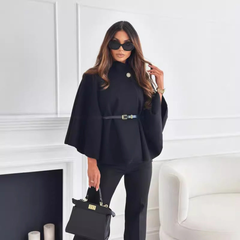 Gabrielle, la Veste Cape Ceinturée : Élégance et Modernité.