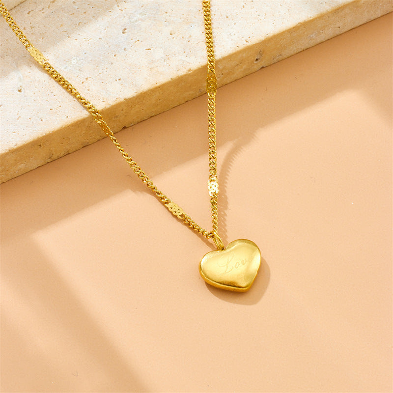 Collier Juliette – Cœur Gravé en Acier Inoxydable Doré, Élégance et Symbolisme