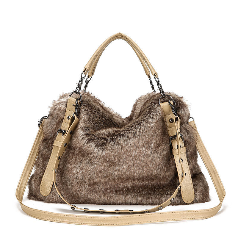 Sac Biker en Fourrure Juliette – Élégance Rebelle et Fonctionnalité