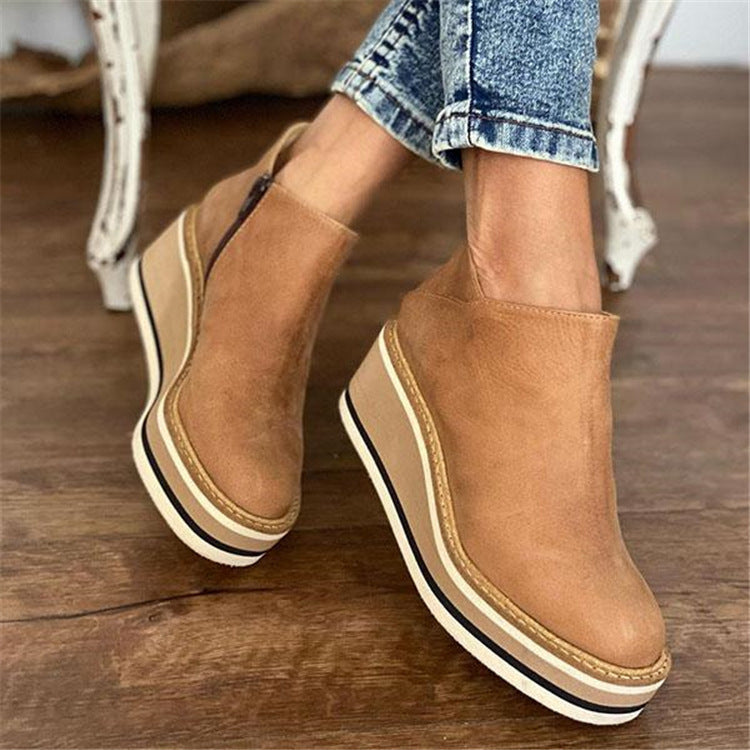 Bottes à Talon Compensé en Cuir Synthétique : Élégance et Confort pour Toutes les Occasions"