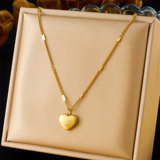Collier Juliette – Cœur Gravé en Acier Inoxydable Doré, Élégance et Symbolisme
