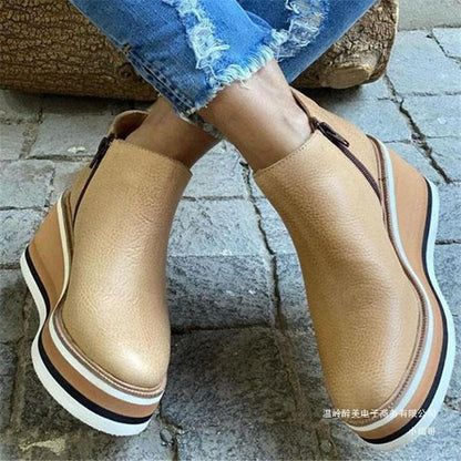 Bottes à Talon Compensé en Cuir Synthétique : Élégance et Confort pour Toutes les Occasions"