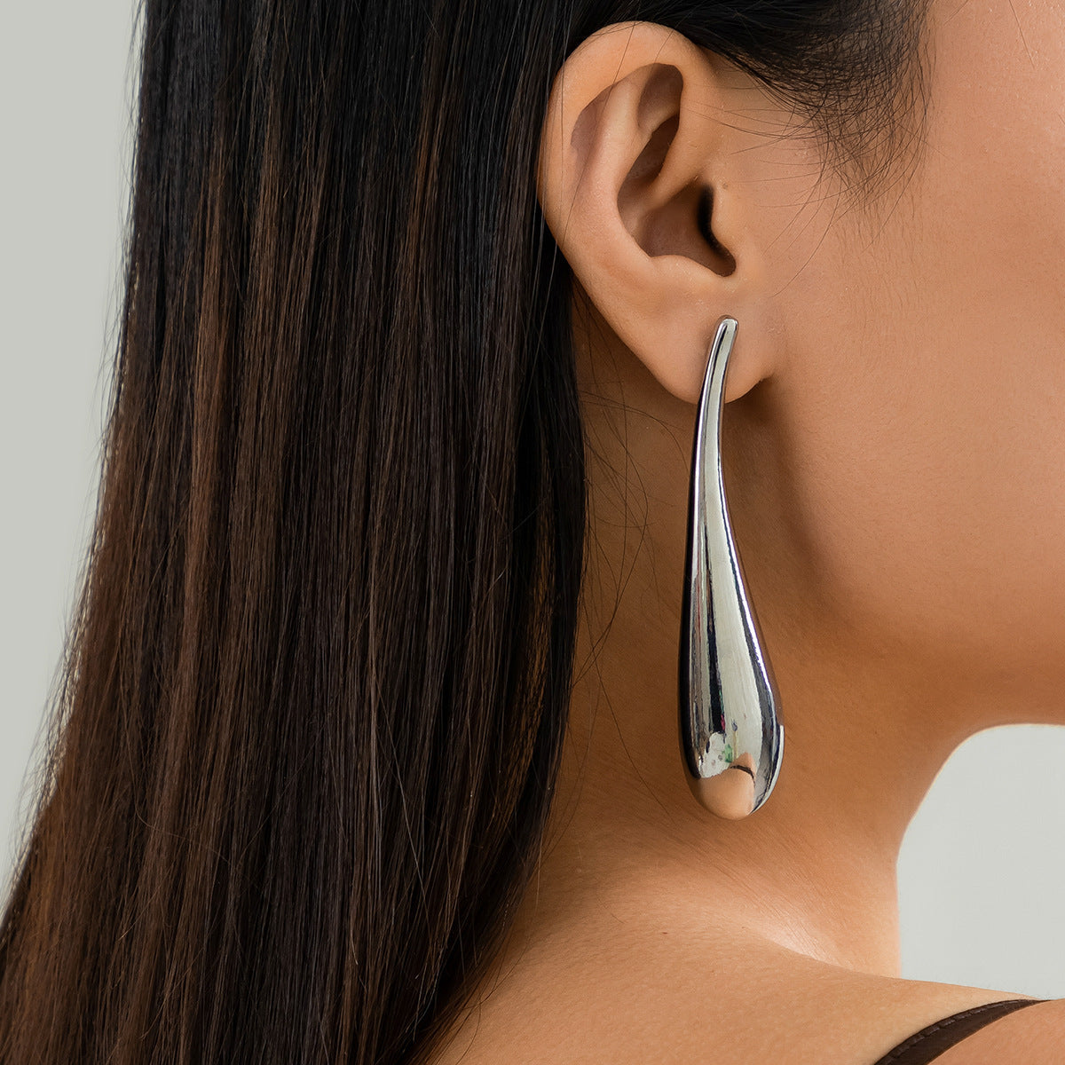 Boucle d’oreille vintage punk – Bijou audacieux en forme de virgule et goutte