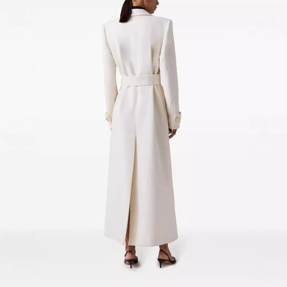 Éléonore – Manteau blanc élégant, cintré, double boutonnage, lacé, avec fente arrière