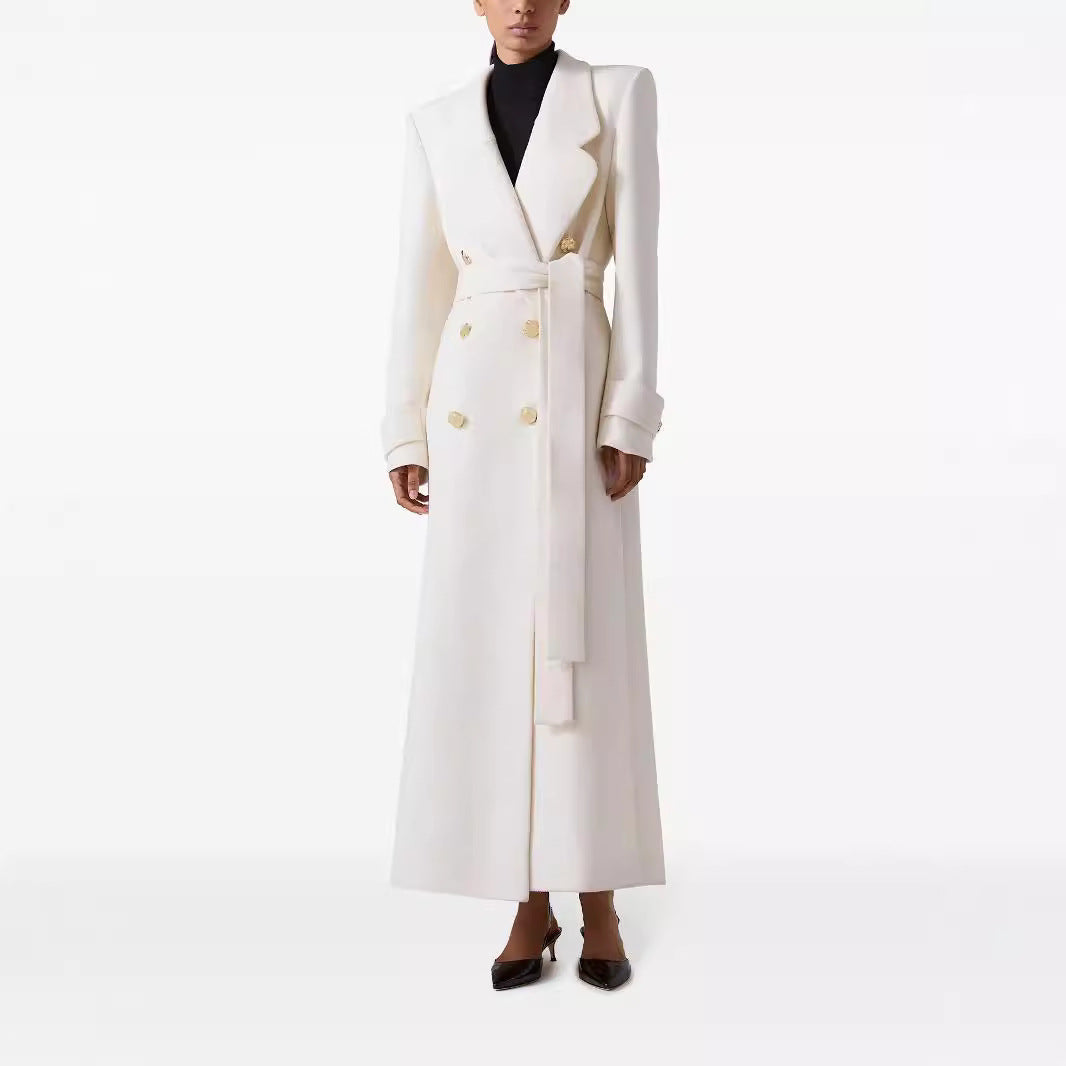 Éléonore – Manteau blanc élégant, cintré, double boutonnage, lacé, avec fente arrière