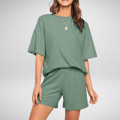Pyjama Court Femme Deux Pièces – Élégance et Confort avec Charlotte